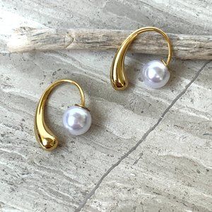 NEW~ Anthropologie Amber Sceats "Cori" Gold Hoop & Pearl stopper Earrings